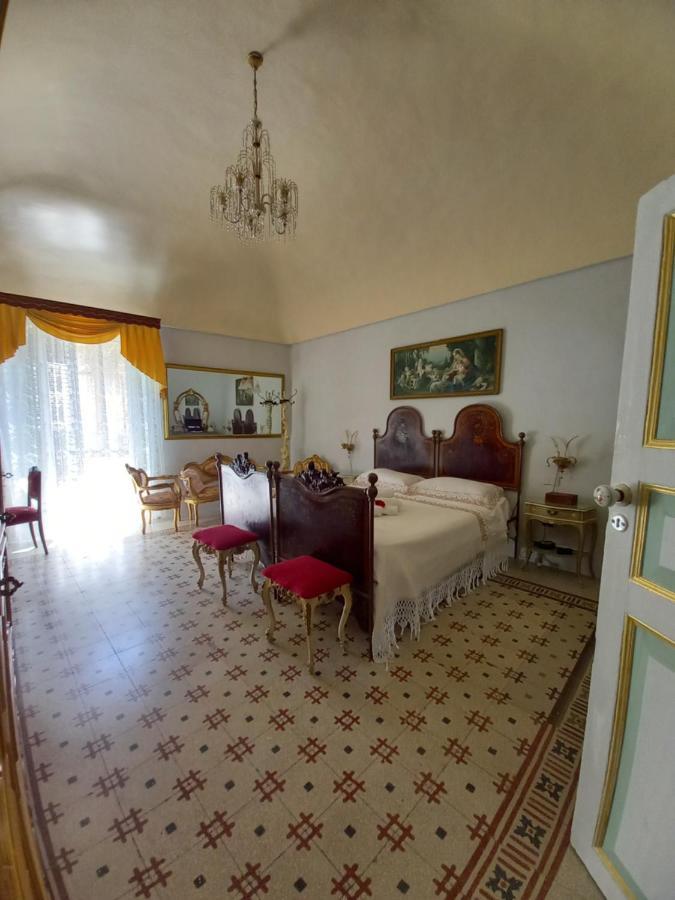Suite 120 Noto Luaran gambar